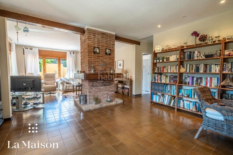 Foto b8e7d463-0e93-48d4-a6bf-72d8ca9c3b1c. Chalet with fireplace heating pool in Arenys de Munt