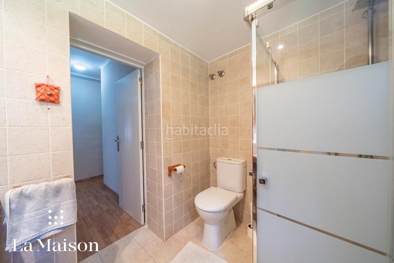 Foto c1cf91dc-de8f-4d20-a88e-65e9a1f26e99. Chalet with fireplace heating pool in Arenys de Munt