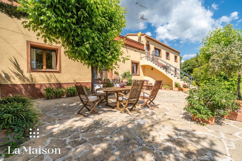 Foto dfa15bfc-1375-4065-8223-e3900c921149. Chalet with fireplace heating pool in Arenys de Munt