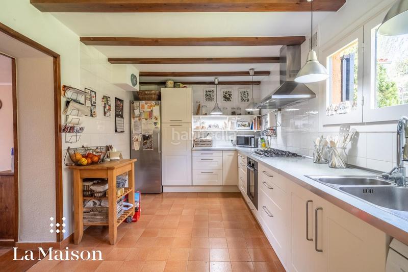 Foto f5039533-e48e-4feb-a5c4-d56ce5ff8e67. Chalet with fireplace heating pool in Arenys de Munt