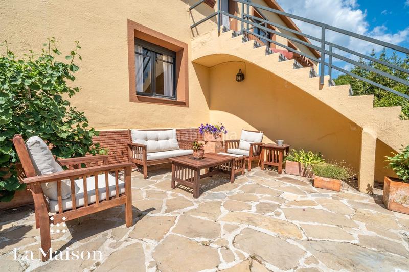 Foto ffb1919c-60a3-4023-93aa-1adb633eda94. Chalet with fireplace heating pool in Arenys de Munt