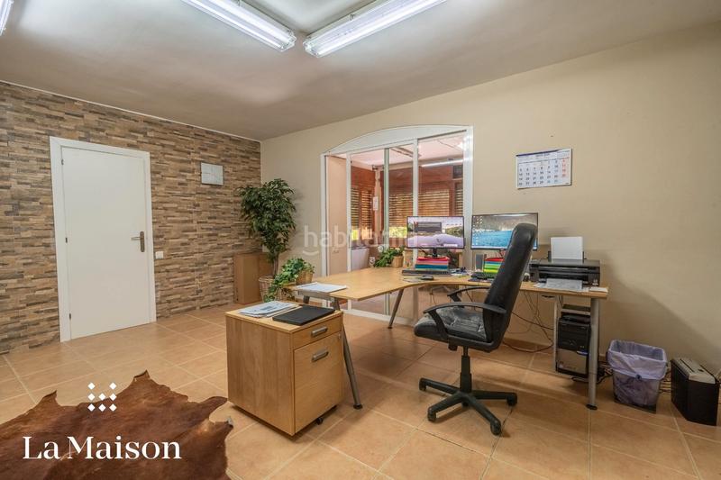 Foto ffc2dc08-2739-4143-ae1e-e91f800933af. Chalet with fireplace heating pool in Arenys de Munt