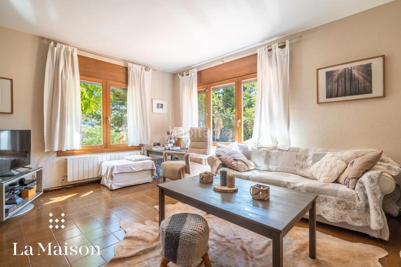 Foto e9cbe593-5d24-46d8-bbbf-7ef82b30af90. Chalet con camino riscaldamento piscina in Arenys de Munt