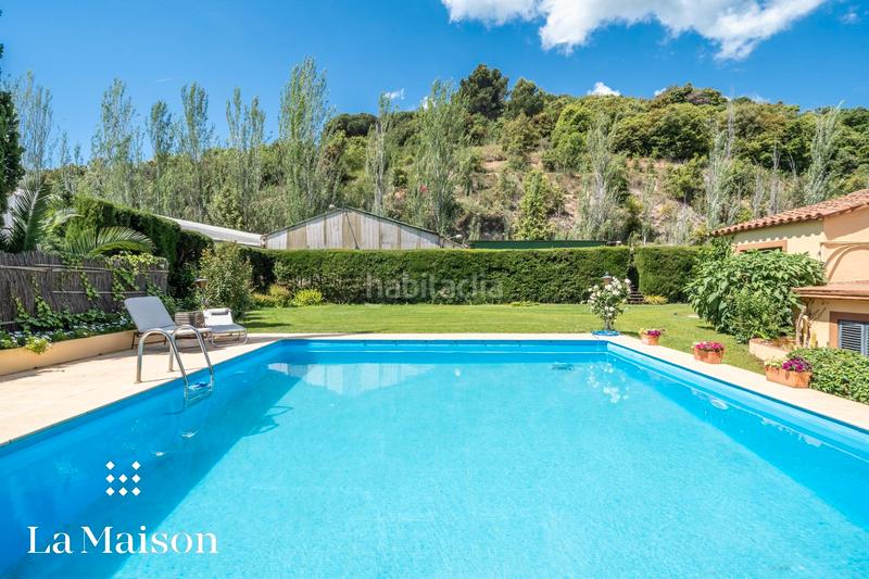 Foto ee4cc654-c125-4509-814c-56bd0ae33826. Chalet con camino riscaldamento piscina in Arenys de Munt