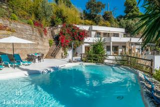 Casa  Carrer garbi 27. Vivienda contemporánea con vistas al mar y la montaña en el mare