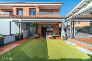 Maison jumelée  Carrer del montseny 8. Casa adosada con piscina privada en sant vicenç de montalt