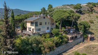 Chalet à Avinguda maresme 8. Un refugio en el mediterraneo en sant cebriá de vallalta