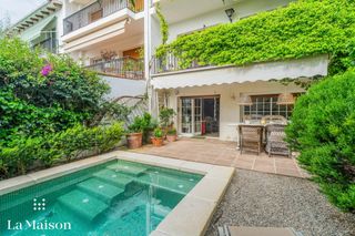 Chalet in Carrer orfeó català 29