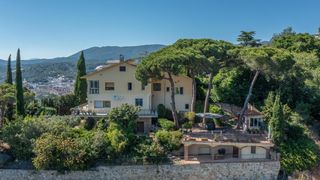 Haus in Sant Cebrià de Vallalta. Un refugio en el mediterraneo en sant cebriá de vallalta