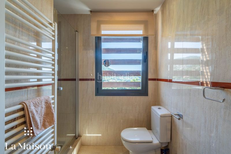 Foto 1b3ced85-7cac-4f0a-b39e-263b38e0faa9. Casa aparellada amb calefacció aparcament piscina a Cabrils
