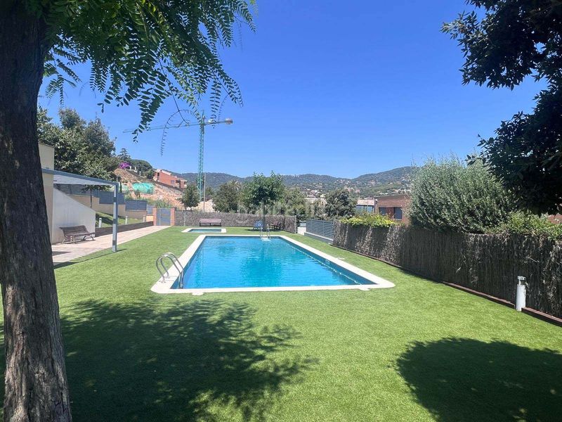 Foto c2428fe1-b02d-460e-9233-7d936bf6694b. Casa aparellada amb calefacció aparcament piscina a Cabrils