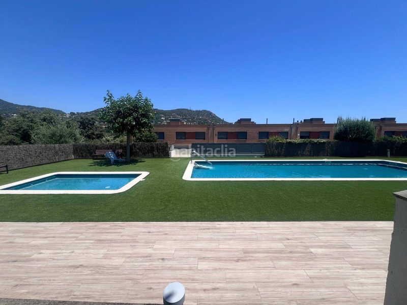 Foto fad21d25-62f8-4045-b28f-2317ae3aff41. Casa aparellada amb calefacció aparcament piscina a Cabrils