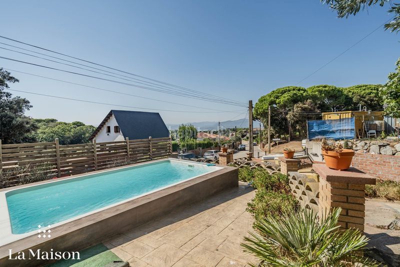 Foto f396277f-a88f-4130-a33b-849f7bb963d8. Casa amb calefacció aparcament piscina a Can Massuet del Far Dosrius