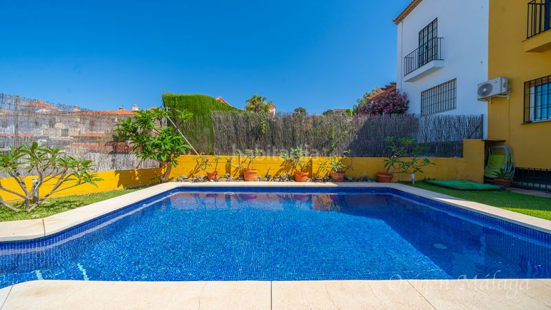 Foto be5216af-b143-409e-80c1-1494b53df6d2. Casa aparellada amb calefacció aparcament piscina a Chilches
