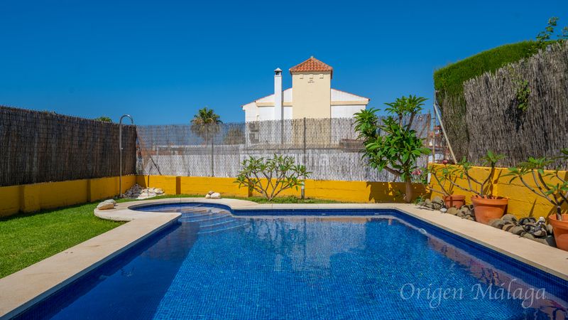 Foto de392353-9398-4743-9732-a6a925c93915. Casa aparellada amb calefacció aparcament piscina a Chilches
