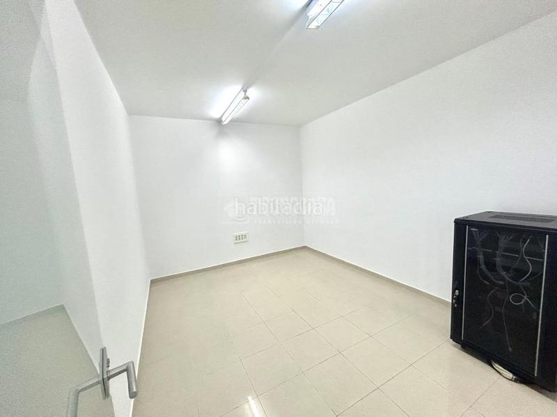Foto c00b1c9c-23c8-4698-80c2-26d745f308bb. Local comercial  en venta en El Cano - Los Bermejales Sevilla