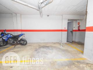 Autoparkplatz in Joan d´austria 13. Para coche pequeño o motos