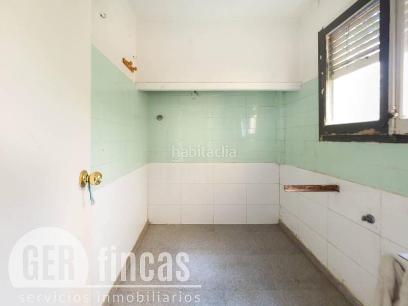 Foto 4eadea4e-6494-473d-a404-41122e024174. Casa a reformar con local comercial. en Ca n'Aurell Terrassa