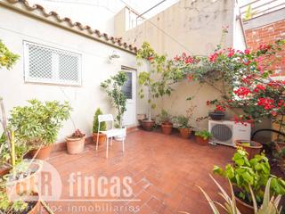 House  Progrés. A reformar con local comercial.
