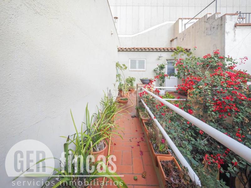 Foto 8a18f78b-737d-4260-9342-8b7a346e37eb. Casa a reformar con local comercial. en Ca n'Aurell Terrassa
