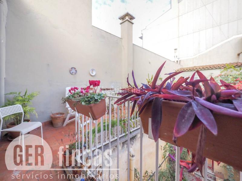 Foto b615546b-9452-4fe2-805c-7fb9c1f95d8d. Casa a reformar con local comercial. en Ca n'Aurell Terrassa