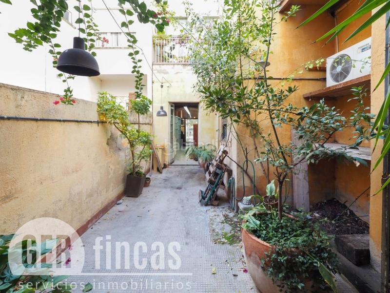 Foto ca627195-52c0-4c18-a6c3-ff485f070451. Casa a reformar con local comercial. en Ca n'Aurell Terrassa