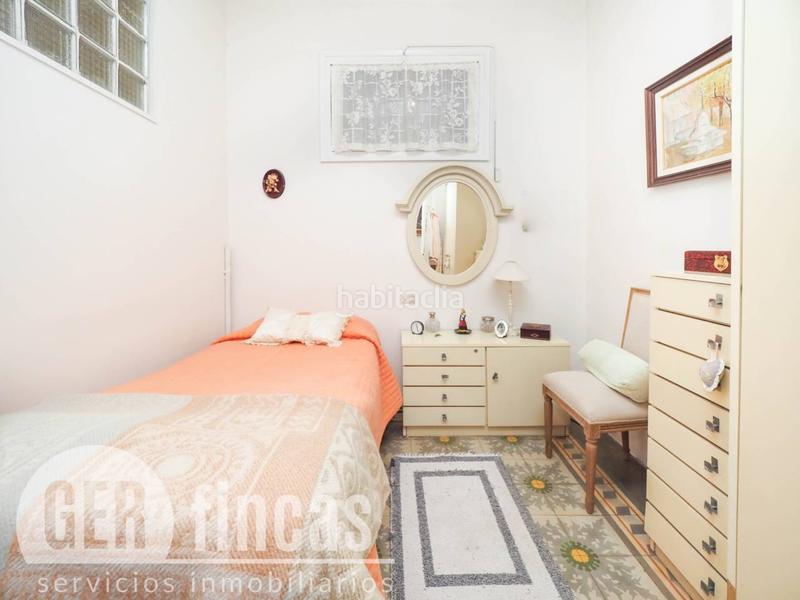 Foto d78535c4-5967-4283-ba1a-57b4ee7c1b37. Casa a reformar con local comercial. en Ca n'Aurell Terrassa