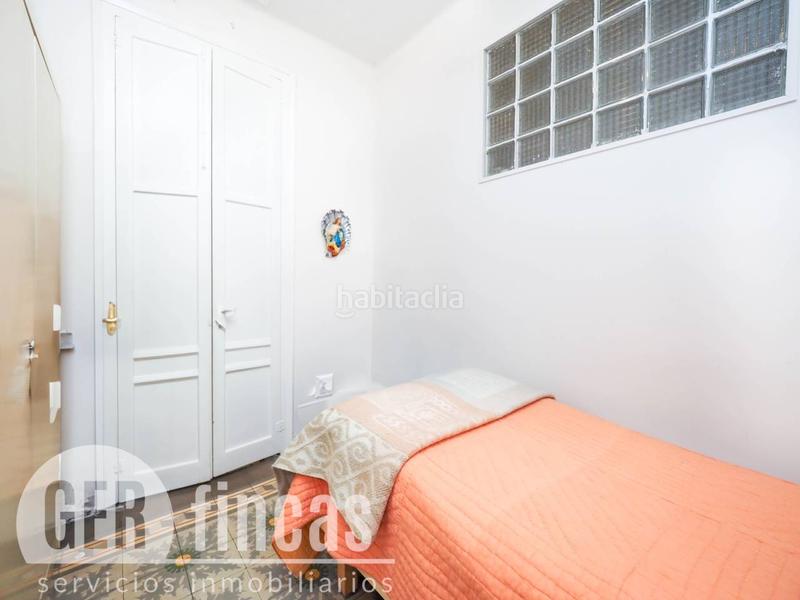 Foto f3973ffe-e668-41bc-8001-1ffba585d347. Casa a reformar con local comercial. en Ca n'Aurell Terrassa