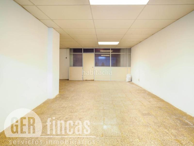 Foto f2023ab0-fdd4-4ca6-b989-2ff7b4dfaeb2. Alquiler local comercial con muchas posibilidades en el centro de la ciudad . en Terrassa