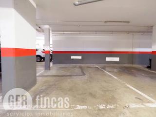 Miete Autoparkplatz  Nacions unides. Plaza de parking para coche grande y trastero.