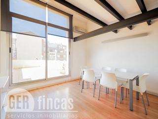 Lloguer Local Comercial  Progrés. En plaza del progrés totalmente reformado.