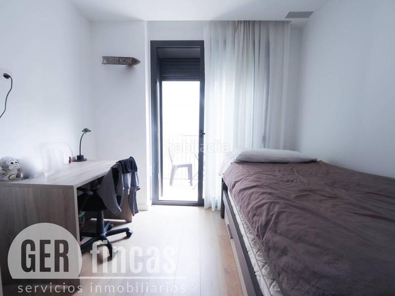 Foto 86e90111-8d58-4907-bc10-b99292c77498. Piso de diseño con suite, balcón muy moderno en Ca n'Aurell Terrassa