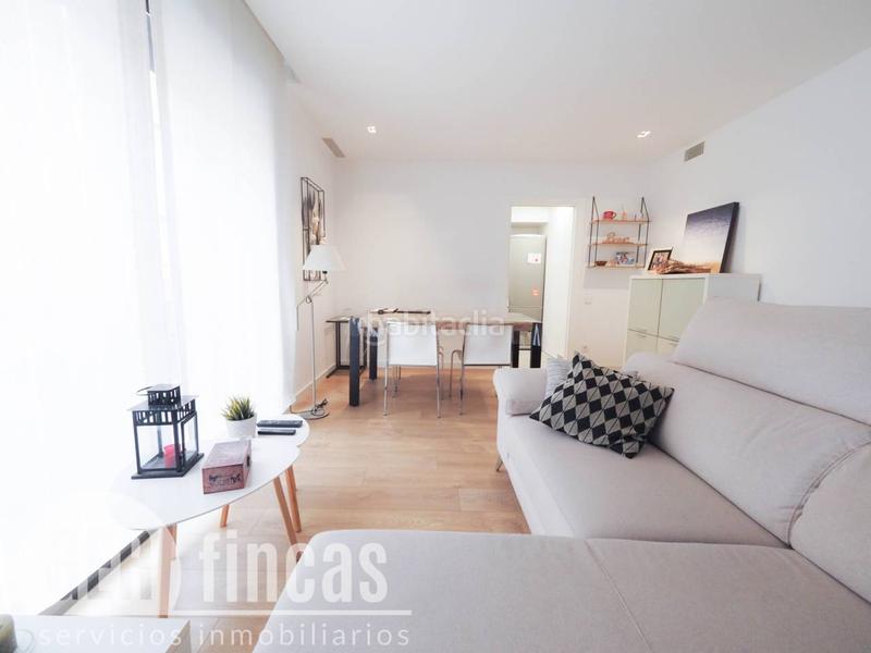 Foto 8ce24f20-3371-4268-9720-5d83901ae41a. Piso de diseño con suite, balcón muy moderno en Ca n'Aurell Terrassa