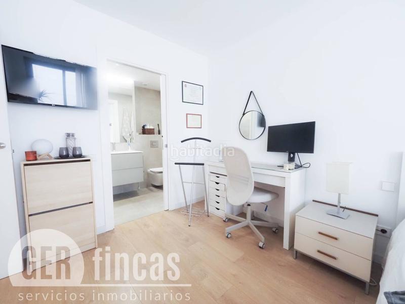 Foto 8ffd0748-f5b5-4eba-bf0e-388cfc662588. Piso de diseño con suite, balcón muy moderno en Ca n'Aurell Terrassa
