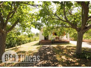 Casa  Agulles. Con espectacular jardn privado de 108m y piscina