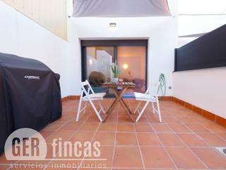 Pis  Catorze d´abril. Con dos patios de 15m2 y 6m2, trastero y garaje incluido