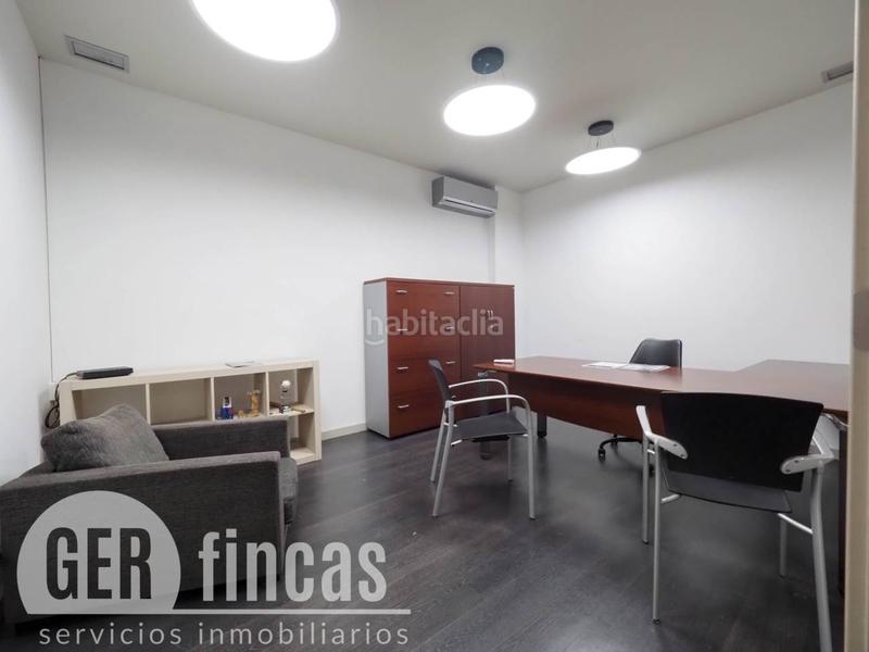 Foto ab93a1e6-87a3-4f2c-b68a-cc3d0b2b9f53. Alquiler oficina reformado ideal para oficinas y despachos en Terrassa