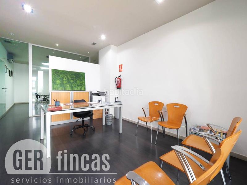Foto d7e1fe39-d54c-41d5-9f05-d13ee8057865. Alquiler oficina reformado ideal para oficinas y despachos en Terrassa