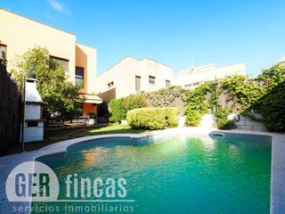 Casa a Les Fonts. Con piscina propia, patio, terraza, y garaje