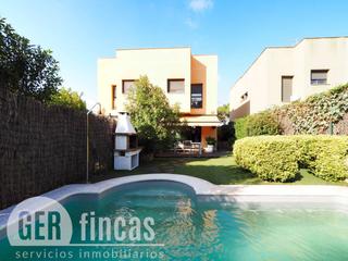 Casa  Roma. Con piscina propia, patio, terraza, y garaje