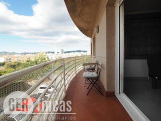 Pis  Berguedà. 4 habitaciones, dos baños y balcón con vistas a vallparadís