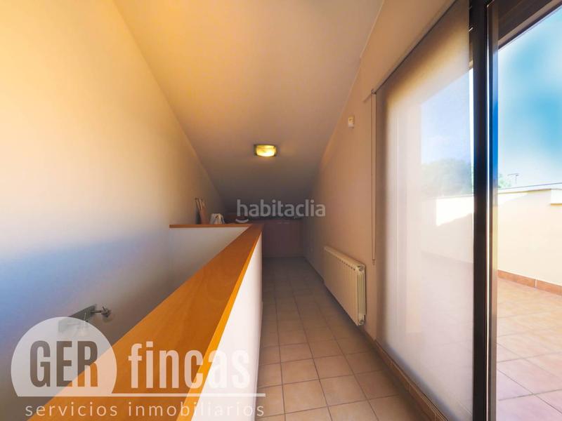 Foto 1af74a92-996d-43d6-a05c-e14ccf0b6103. Casa con piscina propia, patio, terraza, y garaje en Terrassa