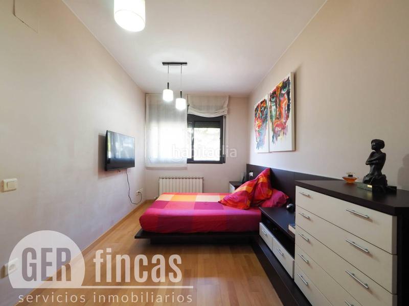 Foto 25767c39-df90-4336-a1a5-b21f238cbac6. Casa con piscina propia, patio, terraza, y garaje en Terrassa