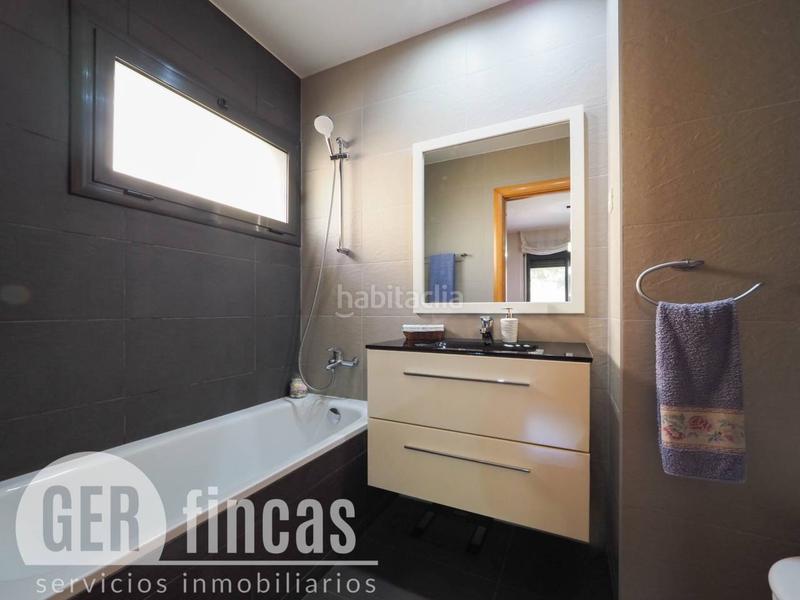 Foto 291c07ec-da11-4655-b282-499508055cdb. Casa con piscina propia, patio, terraza, y garaje en Terrassa