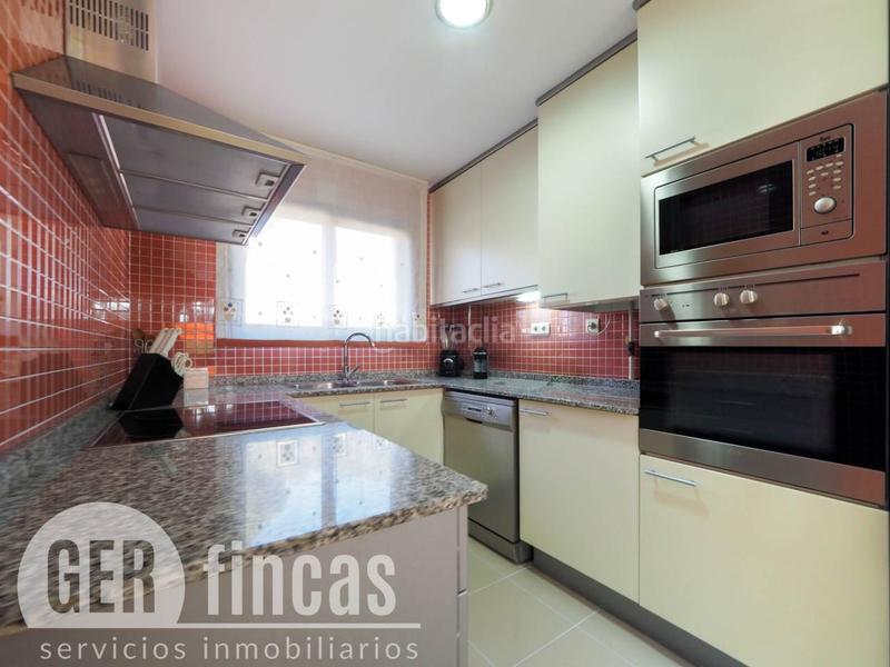 Foto 33942fa8-6eaa-4b8f-a068-1b2855f619ee. Casa con piscina propia, patio, terraza, y garaje en Terrassa