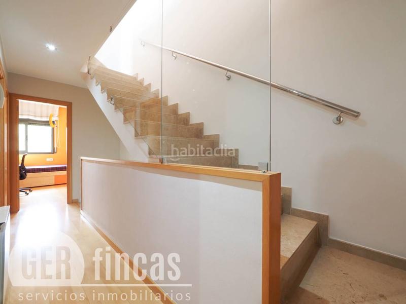 Foto 4077e8ff-9d09-4383-8ebe-8f0089957330. Casa con piscina propia, patio, terraza, y garaje en Terrassa