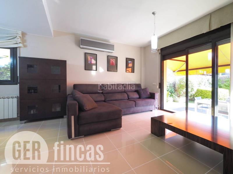 Foto 4a52f18a-3ce5-48c8-8997-3cf29dff758d. Casa con piscina propia, patio, terraza, y garaje en Terrassa