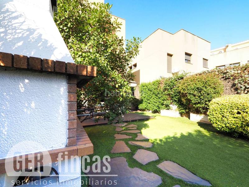 Foto 50e04426-4c6e-4c0a-b995-ae7bba6b3900. Casa con piscina propia, patio, terraza, y garaje en Terrassa