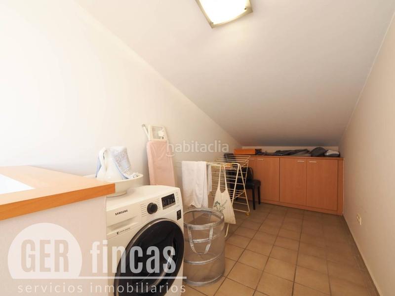Foto 574c3256-eb2d-40c5-9786-4c21f3ec5baf. Casa con piscina propia, patio, terraza, y garaje en Terrassa