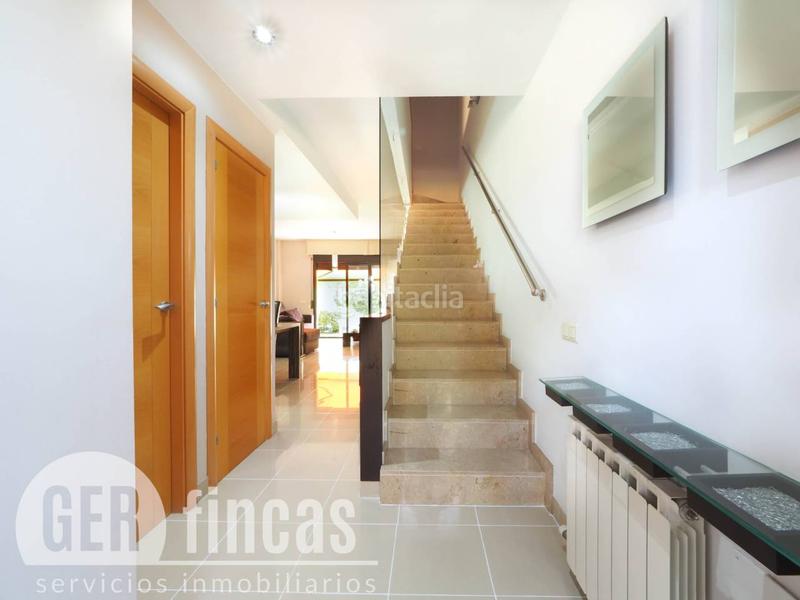 Foto 6a298a88-521b-498b-a30d-773e940bedbf. Casa con piscina propia, patio, terraza, y garaje en Terrassa